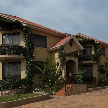 Villa Karibu Serviced Apartments-คัมพาลา ภายนอก รูปภาพ